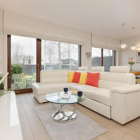 Dom wakacyjny Three-bedroom Family House With Garden Nowa Wies By Renters *