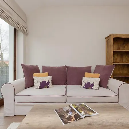 Dom wakacyjny Three-bedroom Family House With Garden Nowa Wies By Renters *