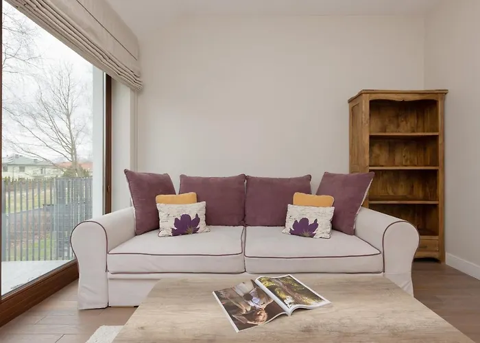 Dom wakacyjny Three-bedroom Family House With Garden Nowa Wies By Renters *