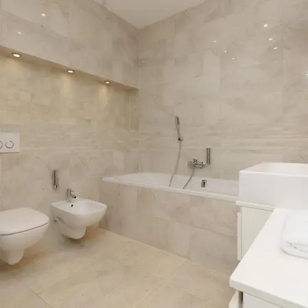 בית נופש Three-bedroom Family House With Garden Nowa Wies By Renters ורשה