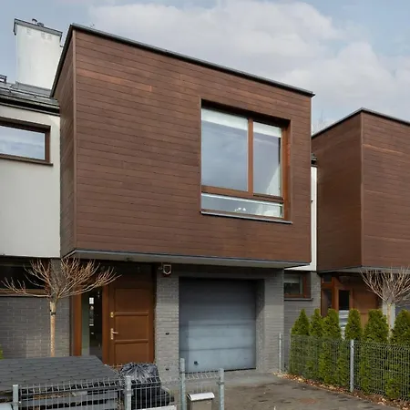 펜션 Three-bedroom Family House With Garden Nowa Wies By Renters 바르샤바