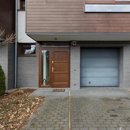 Three-bedroom Family House With Garden Nowa Wies By Renters 바르샤바