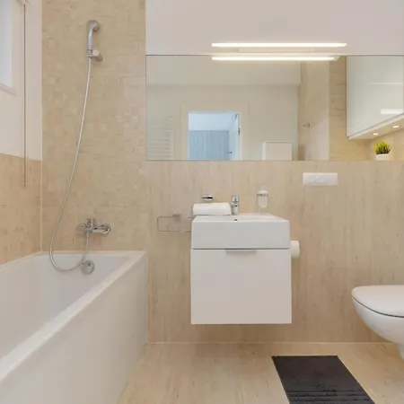 Three-bedroom Family House With Garden Nowa Wies By Renters 펜션 *